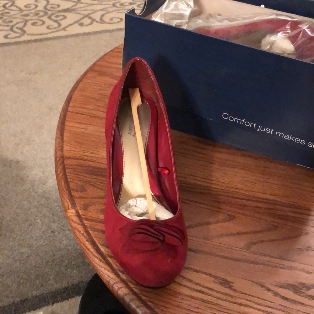 Red pumps - Picture 2 of 6